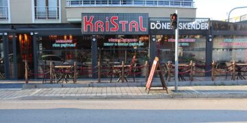 Yalova’da Siyah Beyaz Günlerden ve Günümüzden Renkler, Yalova Kristal Burger