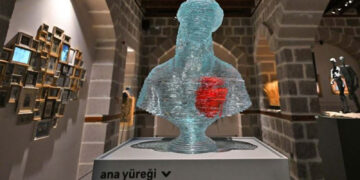 ANNENİN PARMAKLARINDAN DAMLAYAN KAN ”Pervin Göksel İle Kadın Coğrafyası”