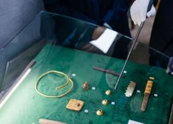 Kazakistan’da 2.400 Yıllık Kurganda Gösterişli Takılar Bulundu